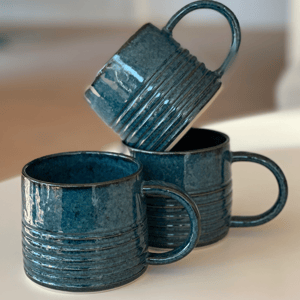 Krus m/hank og riller, havblå – produktbillede