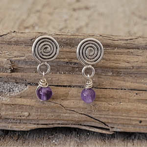 Ametyst ørestikker. – produktbillede