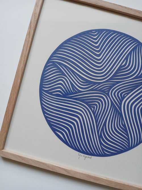30x30cm papercut, kongeblå, Indrammet 