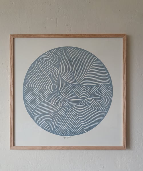 40x40cm papercut, støvet blå, indrammet 