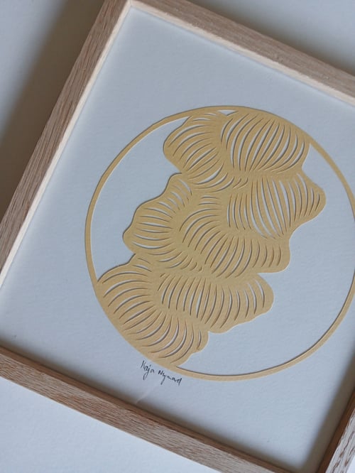 20x20cm papercut, banana, indrammet