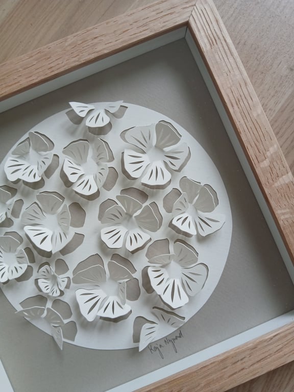 20x20, 3D papercut, beigegrå, indrammet 