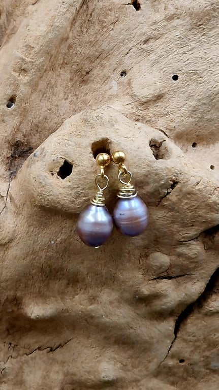 Mørke perle ørestikker.