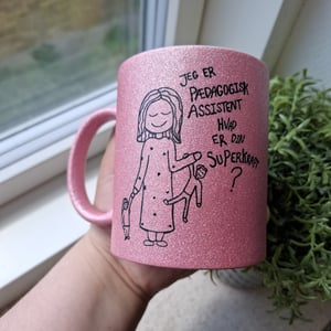 Krus: Jeg er pædagogisk assistent, hvad er din superkraft pink Glimmer – produktbillede