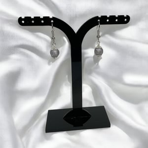 Sorte øreringe  – produktbillede