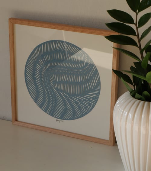 30x30cm papercut, støvet blå, indrammet