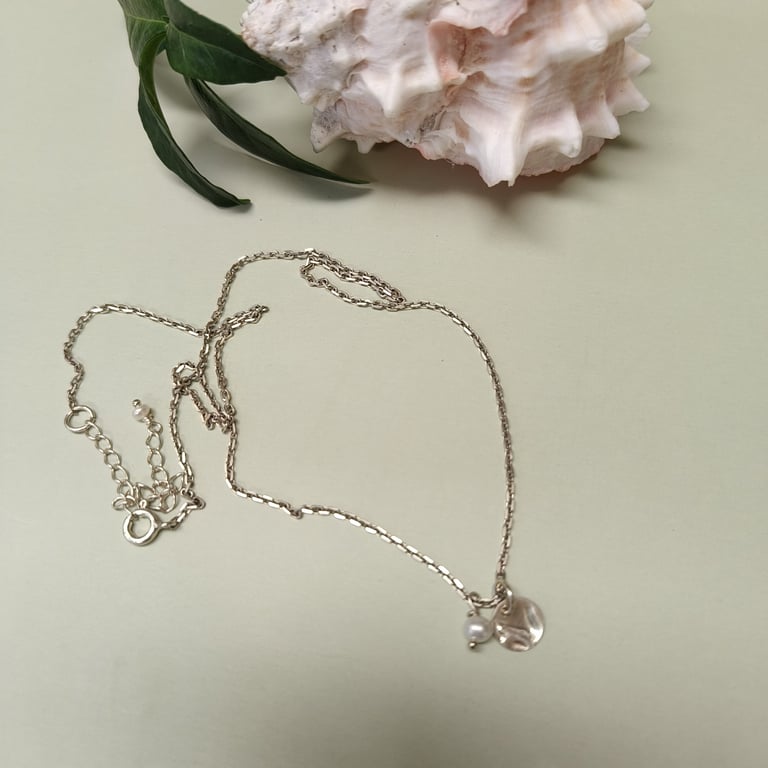 Halskæde med mønt og perle