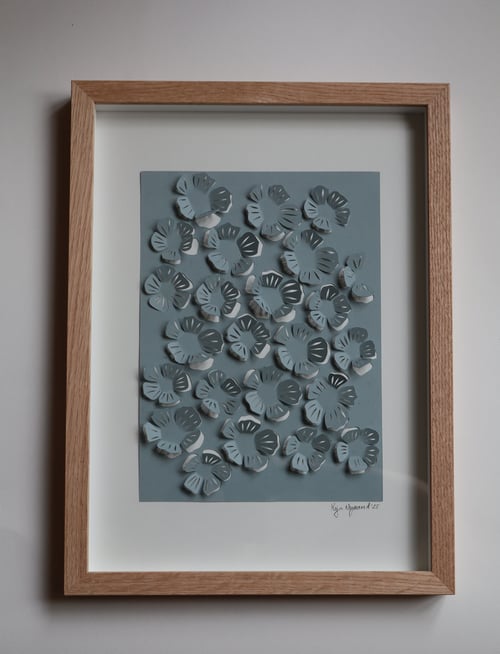 A3 - 3D papercut, dueblå, indrammet 