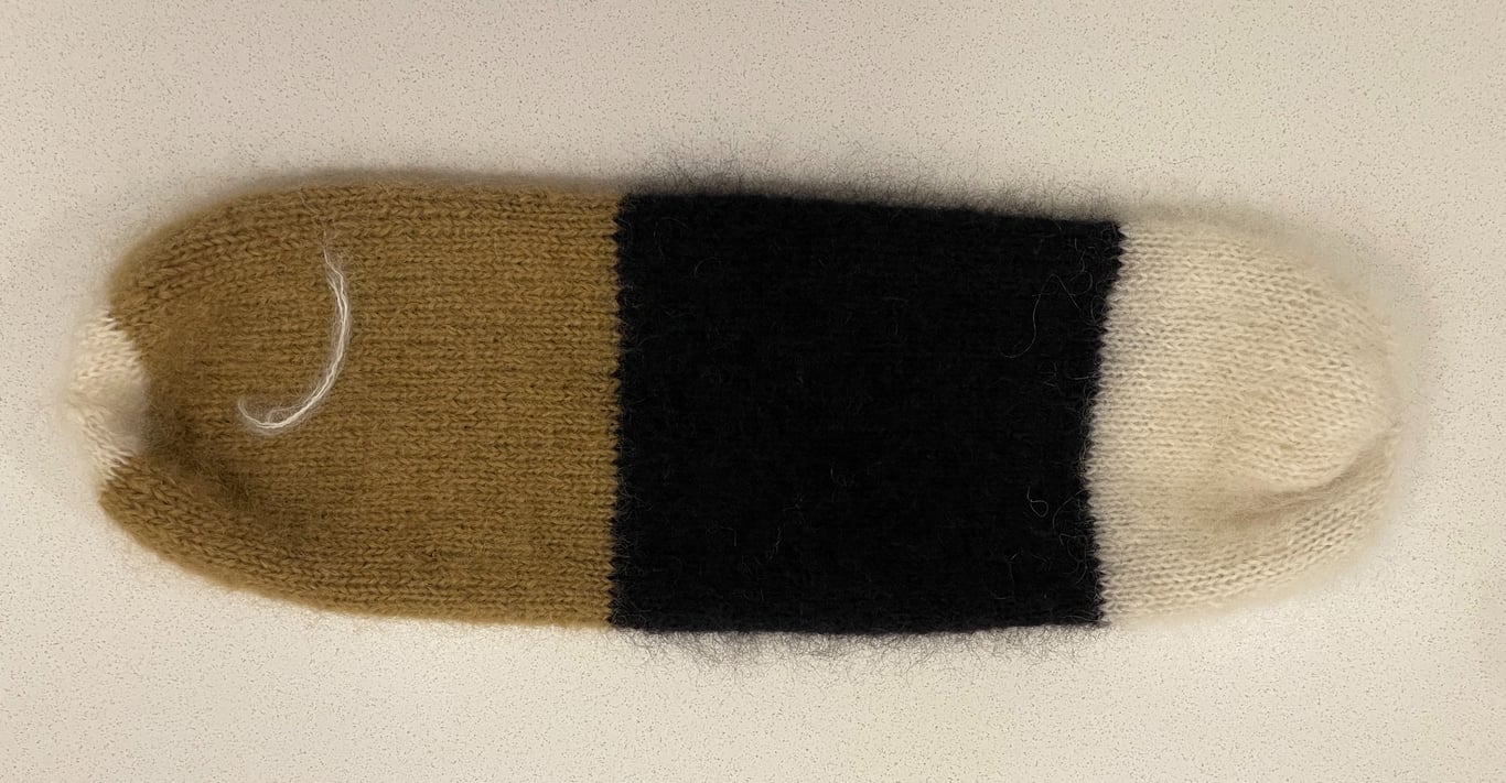 Kit: Fat Fur Hat i Bella by Permin garn (5)