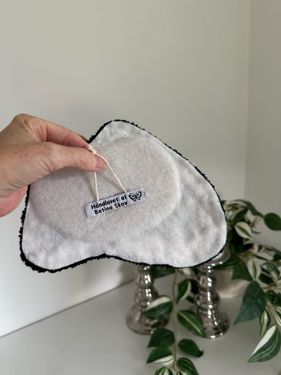 Tuftet læber som vægophæng – håndlavet i 100% akryl billede 4