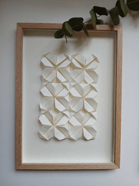 A4 foldet papirværk, naturhvid, indrammet