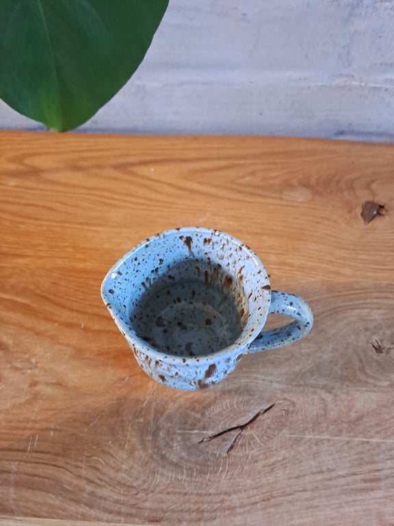 En fin lille flødekande som kan indeholde 200 ml. billede 3