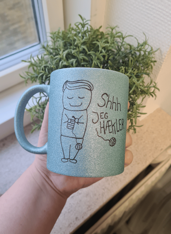 Krus: shhh jeg hækler (kort hår) Lys blå Glimmer billede 2