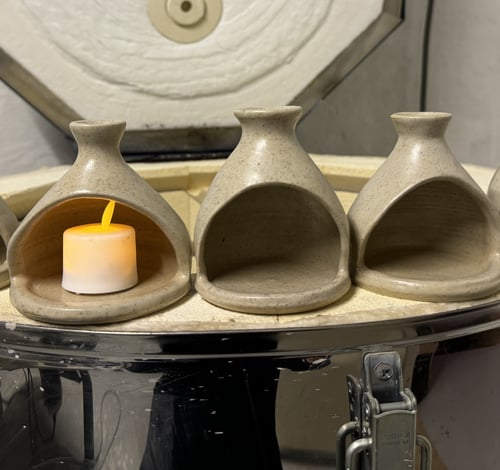 Holder til fyrfadslys i beige granit