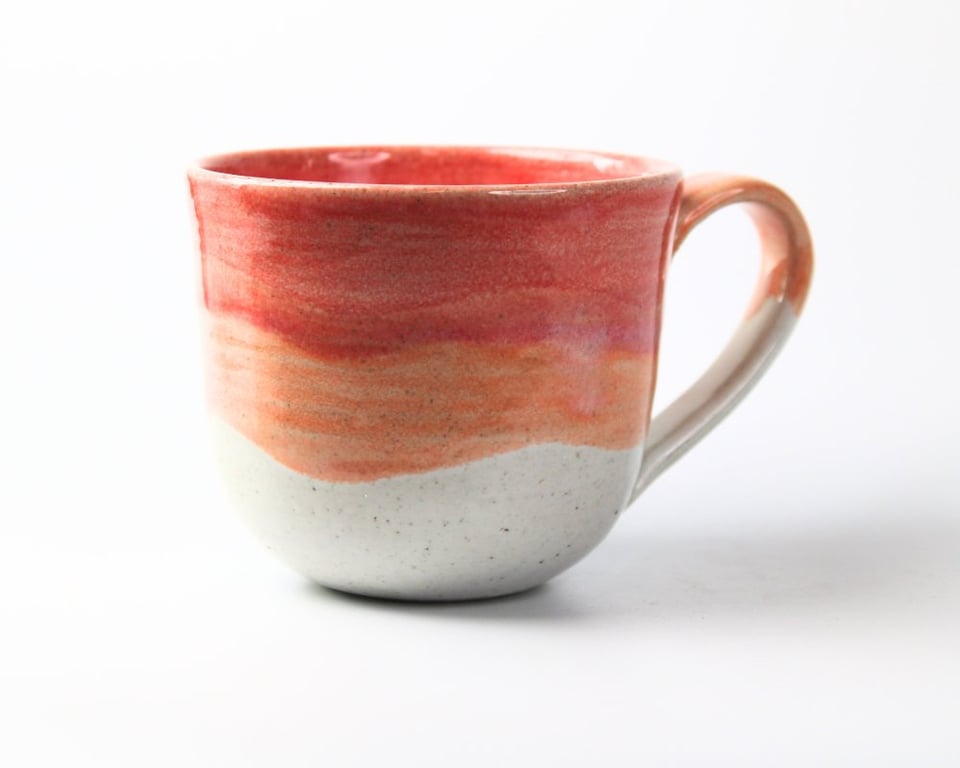 Kop med hank - hvid og koral