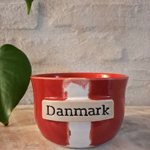 Danmarksskålen er 11,5 cm i diameter og 7 cm høj – produktbillede