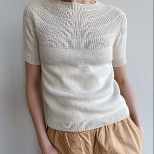 Kit: Anker Tee i Elise garn PetiteKnit (inkl. trykt opskrift) – produktbillede