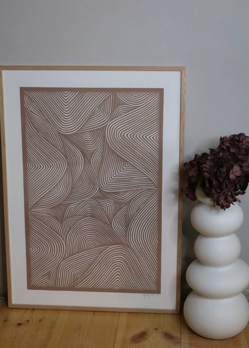 50x70cm papercut, nougat, indrammet 