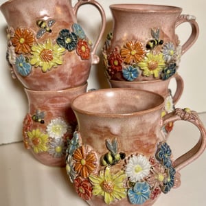 Keramik Krus med blomster  – produktbillede