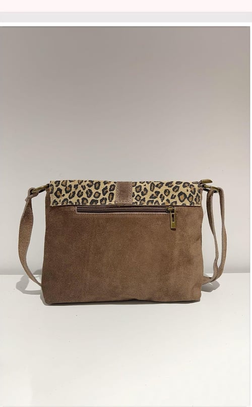 Ibi ruskinds bag med rem, brun med leopard (3)