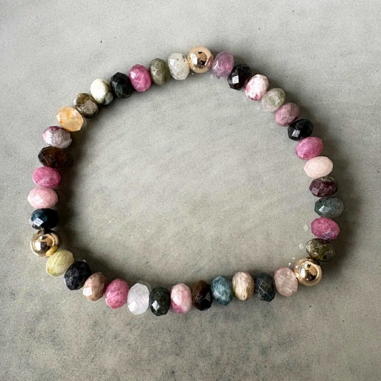 Multifarvet turmalin armbånd 6mm