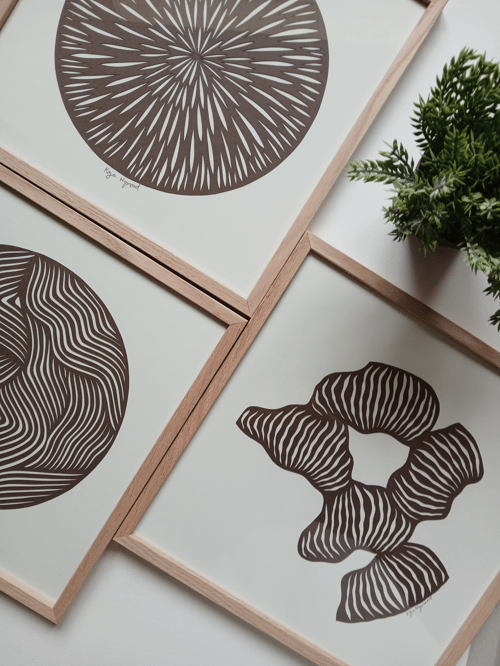 30x30cm papercut, støvet brun, indrammet 