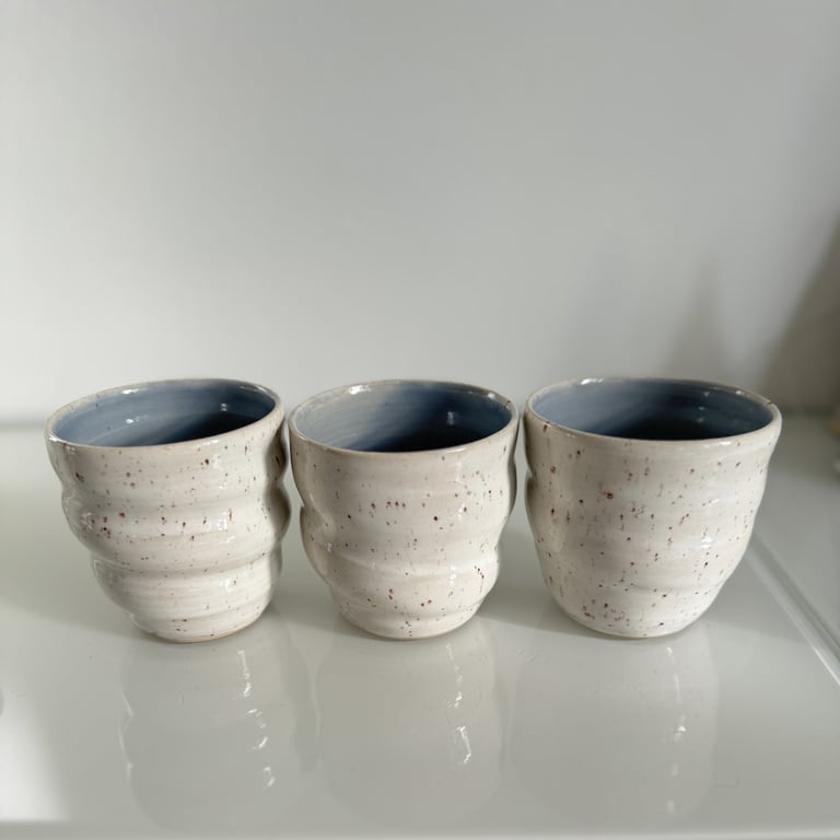 Spiralkrus råhvid med nister og lyseblå billede 2