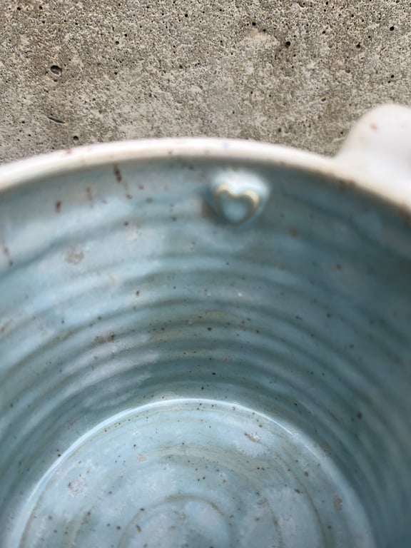 Strand krus med hjertehank. 360 ml. H: 8 cm billede 3