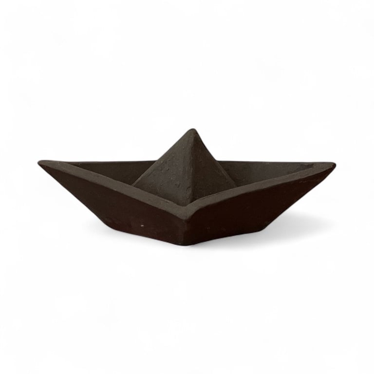 Papirbåd. Men i ler. 