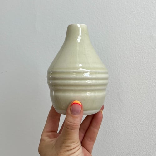 Hvid riflet porcelænsvase (5)