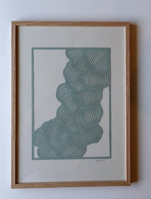 A3, papercut, skyblågrå, indrammet 