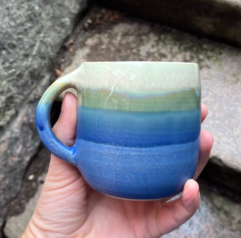 Hånddrejet kop med hank billede 4