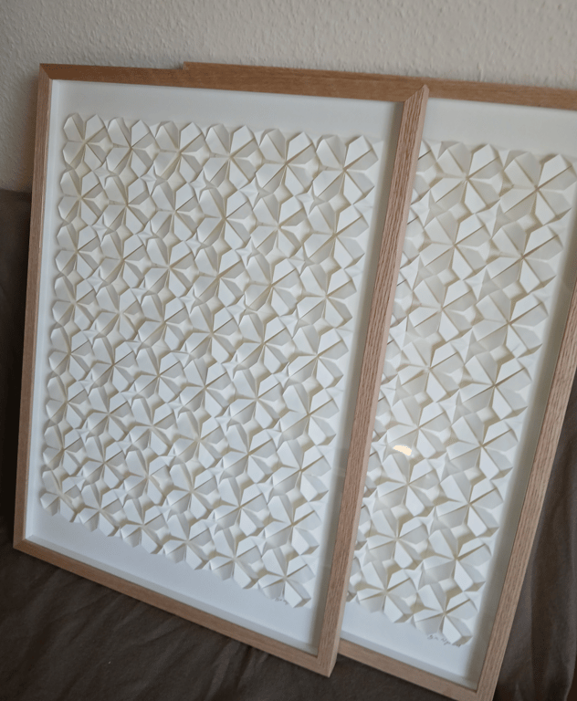 50x70cm, Foldet papirværk. Naturhvid,  massiv egetræsramme billede 7