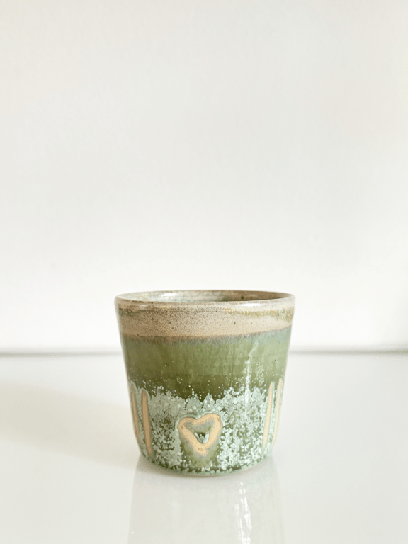 Kop uden hank, grøn med hjerte