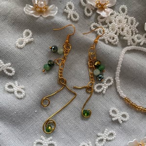 Øreringe med noder – produktbillede