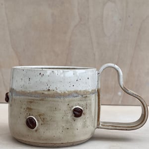 Kaffebønne med hjertehank. 320 ml – produktbillede