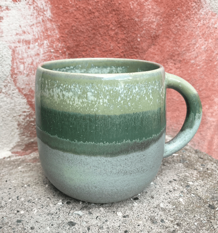 Hånddrejet kop med hank 