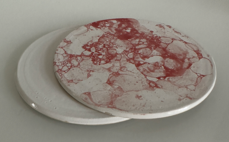 Kop med hank, hvid/rød og bordskåner billede 2