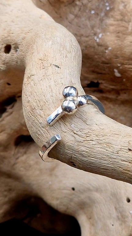 Unika kugle sølv ring.