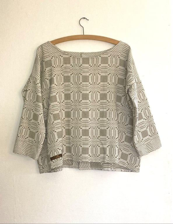 Anna-bluse i sart mønster
