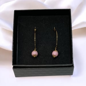 Lyserød øreringe  – produktbillede