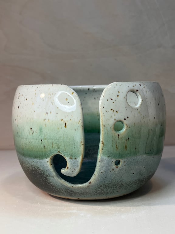 Garnskål grøn. D: 23. H: 9 cm
