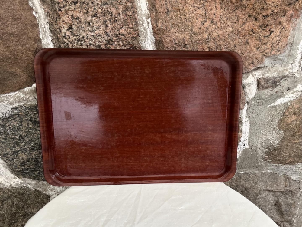 Mørk teak bakke
