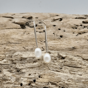 Ørekroge med ferskvandsperler. – produktbillede