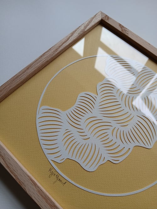 20x20cm papercut, banana, indrammet