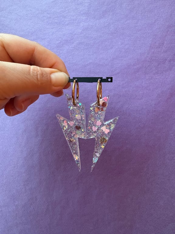 Store lyn i “girlie glimmer”