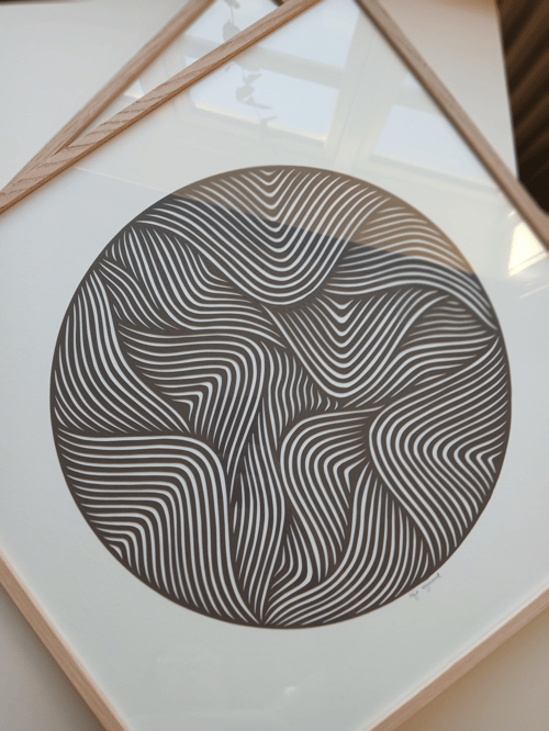 50x50cm papercut, gråbrun, indrammet 