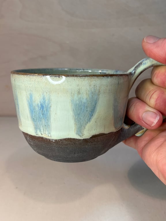 Kop med løbe hjerter. 280 ml. H: 7 cm