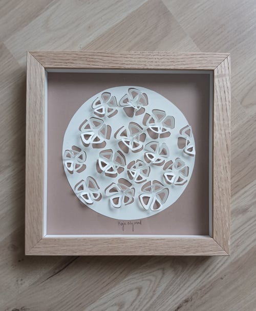 20x20, 3D papercut, nougat, indrammet 