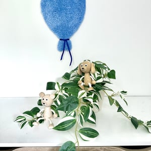 Tuftet farverig ballon (stor) - Håndlavet vægkunst i 100% uld. – produktbillede